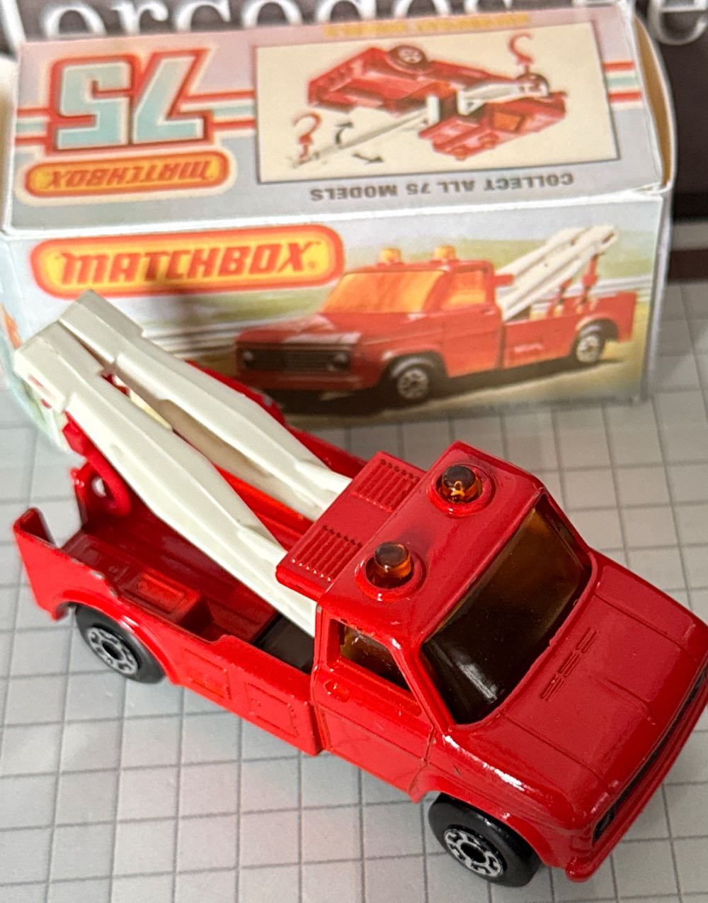 Matchbox - Ford Wreck Truck - Matchbox Superfast 1-75 toy car collectible - Main Image 4