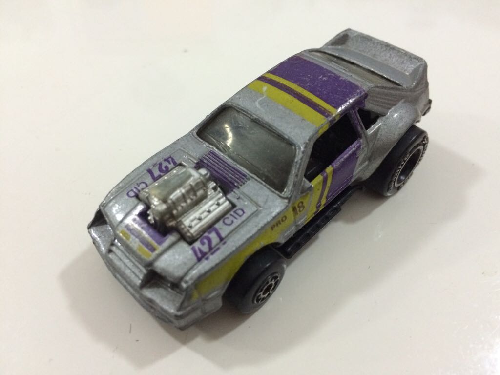 Ford Mustang - Matchbox toy car collectible - Main Image 2