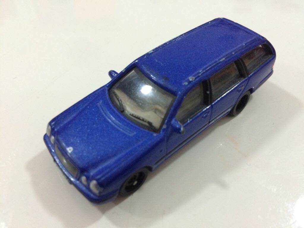 Mercedes Benz 300T - Hongwell toy car collectible - Main Image 2