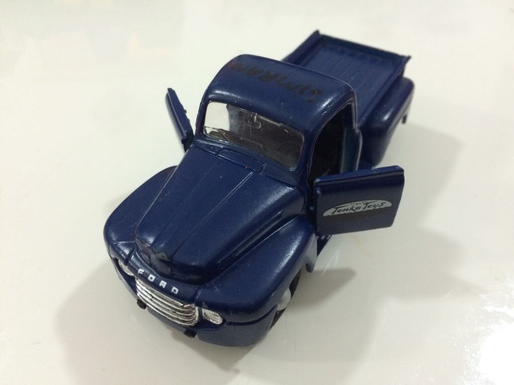 Ford Pickup - Maisto toy car collectible - Main Image 2