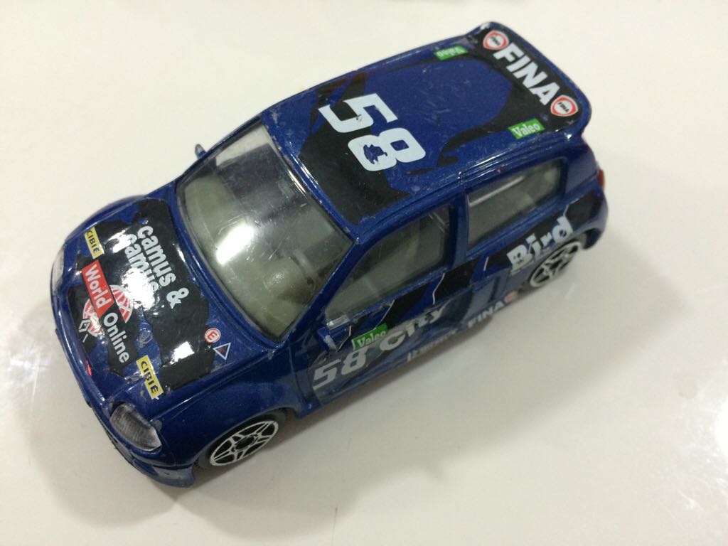 Renault Clio Trophy - Bburago toy car collectible - Main Image 2