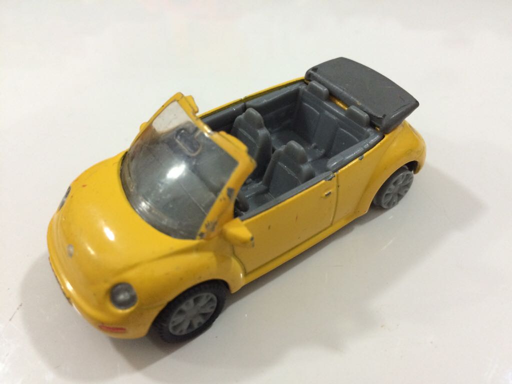VW Beetle Cabrio - Siku toy car collectible - Main Image 2