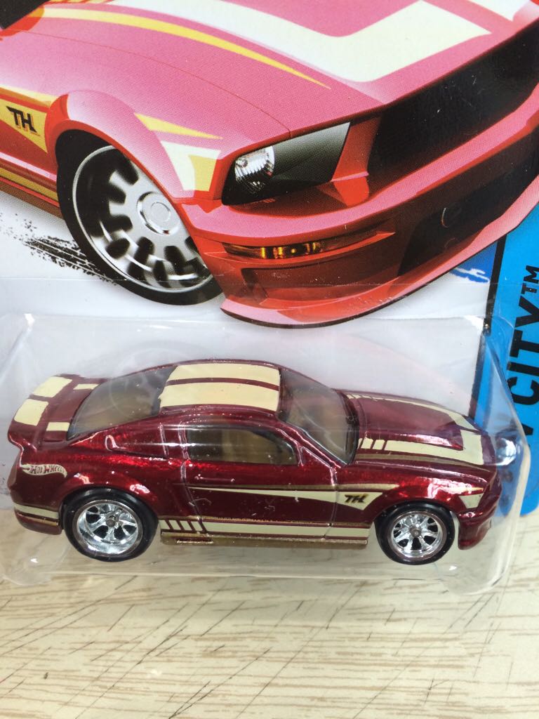 Super Th Ford Mustang 2007 - 2014 Super Treasure Hunt Series toy car collectible - Main Image 2