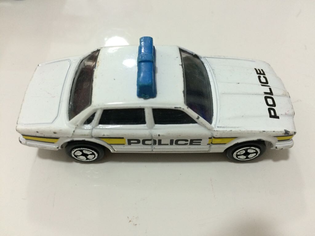 Jaguar XJ40 Police Car - Auto City toy car collectible - Main Image 1