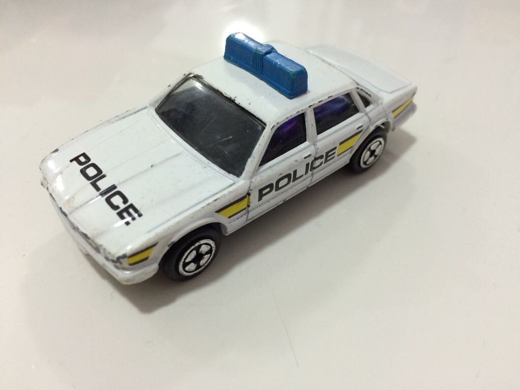 Jaguar XJ40 Police Car - Auto City toy car collectible - Main Image 2