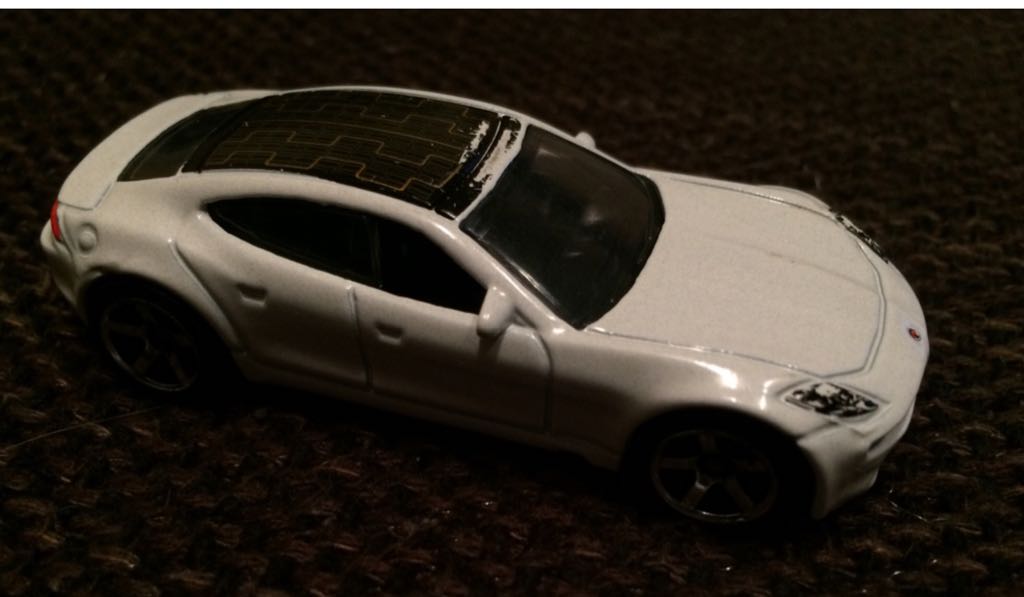Fisker Karma EEver Hybrid - 2011 toy car collectible - Main Image 1