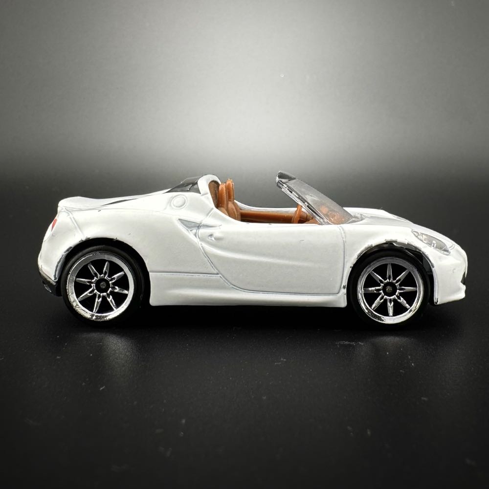 Alfa Romeo 8C Spider - Majoette toy car collectible - Main Image 4