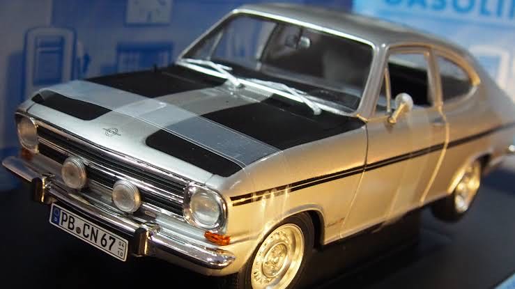 Opel Kadett SR - Siku toy car collectible - Main Image 2