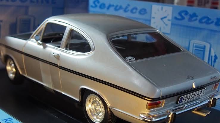 Opel Kadett SR - Siku toy car collectible - Main Image 3