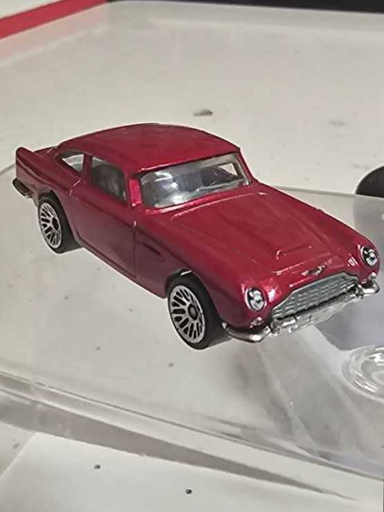 Aston Martin DB5 - 2015 - HW Workshop - Then & Now toy car collectible - Main Image 2