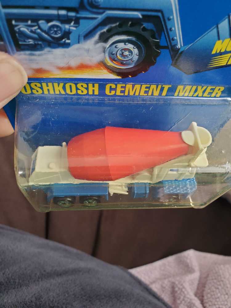 Oshkosh Cement Mixer (m) - Mainline toy car collectible - Main Image 3