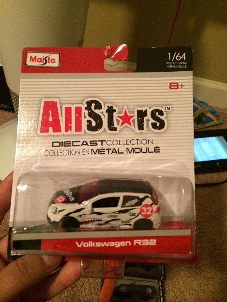 Volkswagen R32 - All Stars Series 14 toy car collectible - Main Image 1