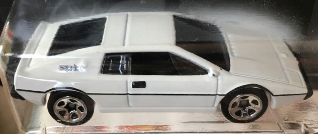 Lotus Esprit S1 - HW Workshop HW Garage toy car collectible - Main Image 2