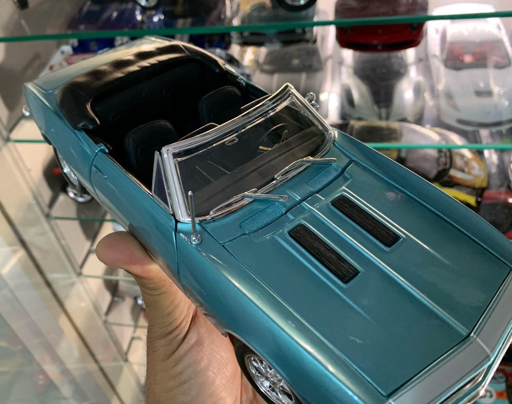 Chevrolet Camaro SS 396 Cabrio 1969 - Matchbox toy car collectible - Main Image 4