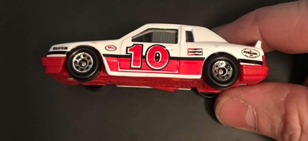 Buick Le Sabre - Matchbox toy car collectible - Main Image 2