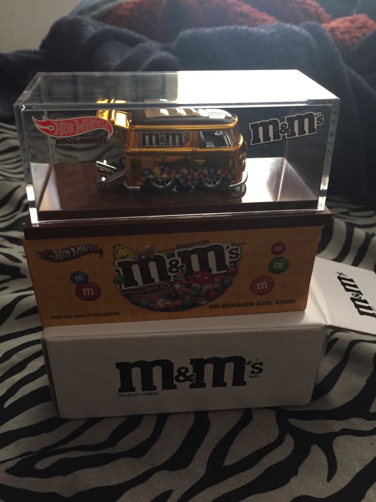 Volkswagon Kool Kombi  toy car collectible - Main Image 2