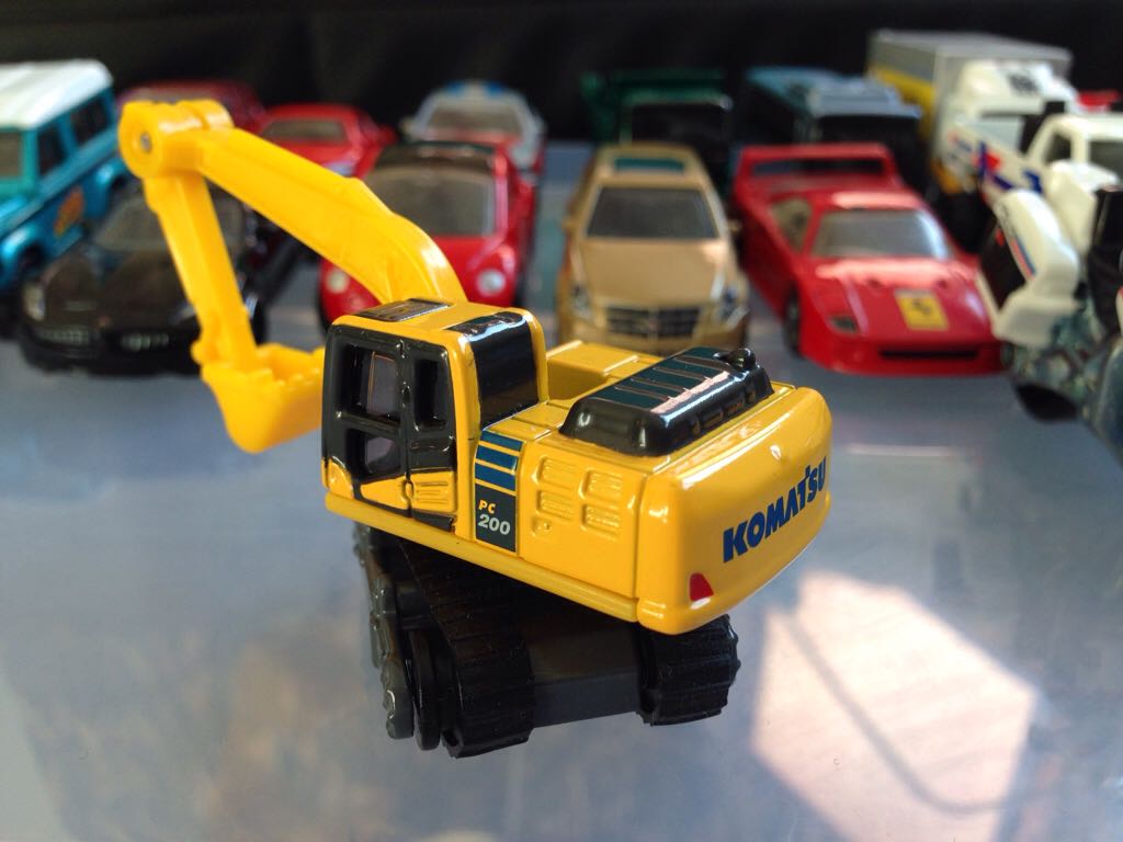 Komatsu Escavadora - Tomica toy car collectible - Main Image 2