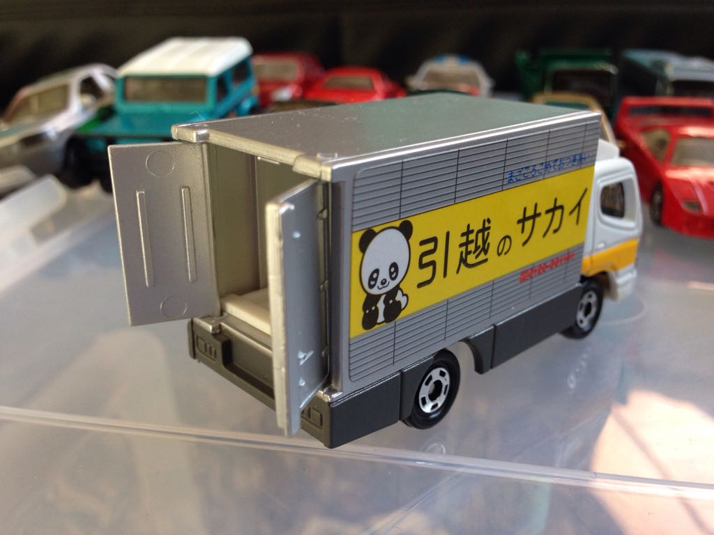Mitsubishi Fuso Canter - Tomica toy car collectible - Main Image 2