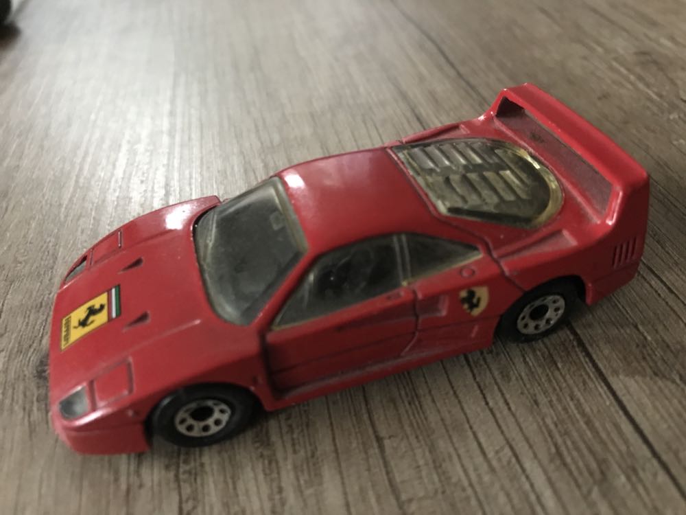 Ferrari F40 - Matchbox toy car collectible - Main Image 2