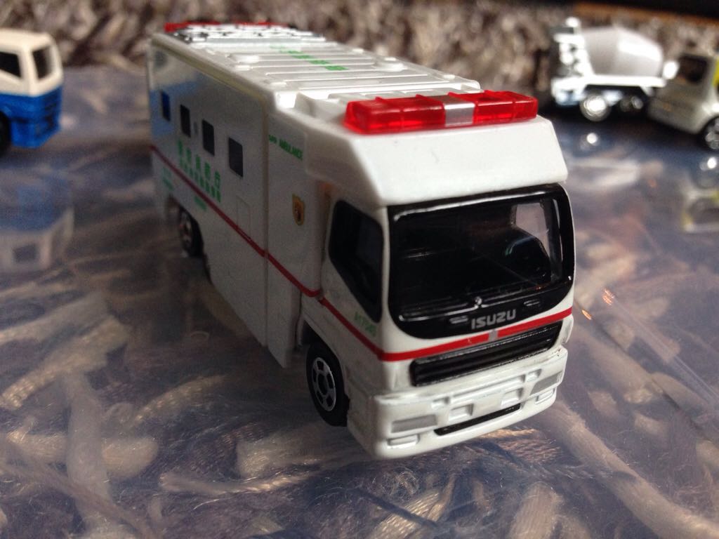 Isuzu Giga - Tomica toy car collectible - Main Image 1