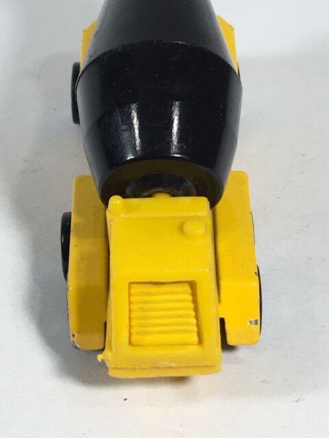 Oshkosh Cement Mixer - Mainline toy car collectible - Main Image 3