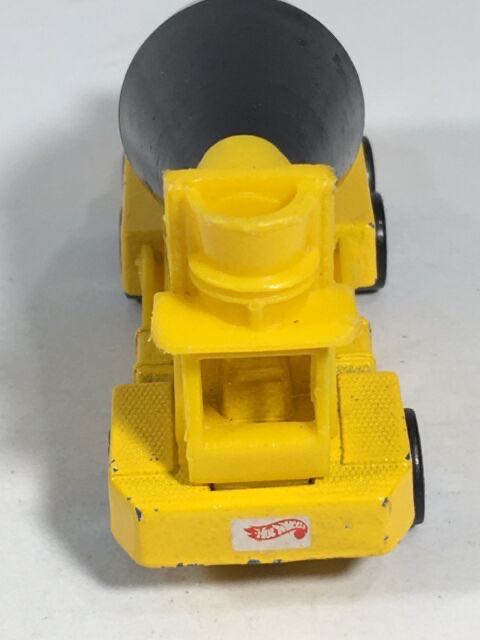 Oshkosh Cement Mixer - Mainline toy car collectible - Main Image 4