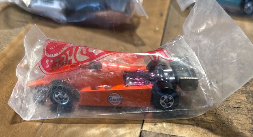 Turbo Streak - Gulf Gas Station toy car collectible - Main Image 2
