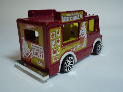 Sweet Streets - 2009 - City Works toy car collectible - Main Image 2