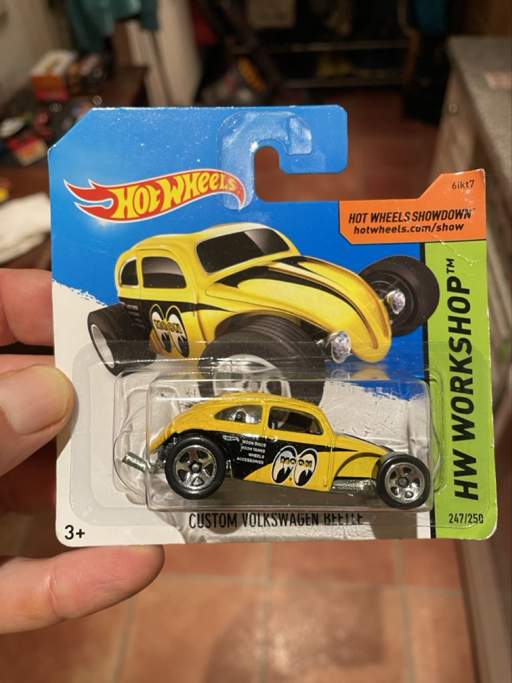 Custom Volkswagen Beetle - HW Workshop - 2014 toy car collectible - Main Image 3