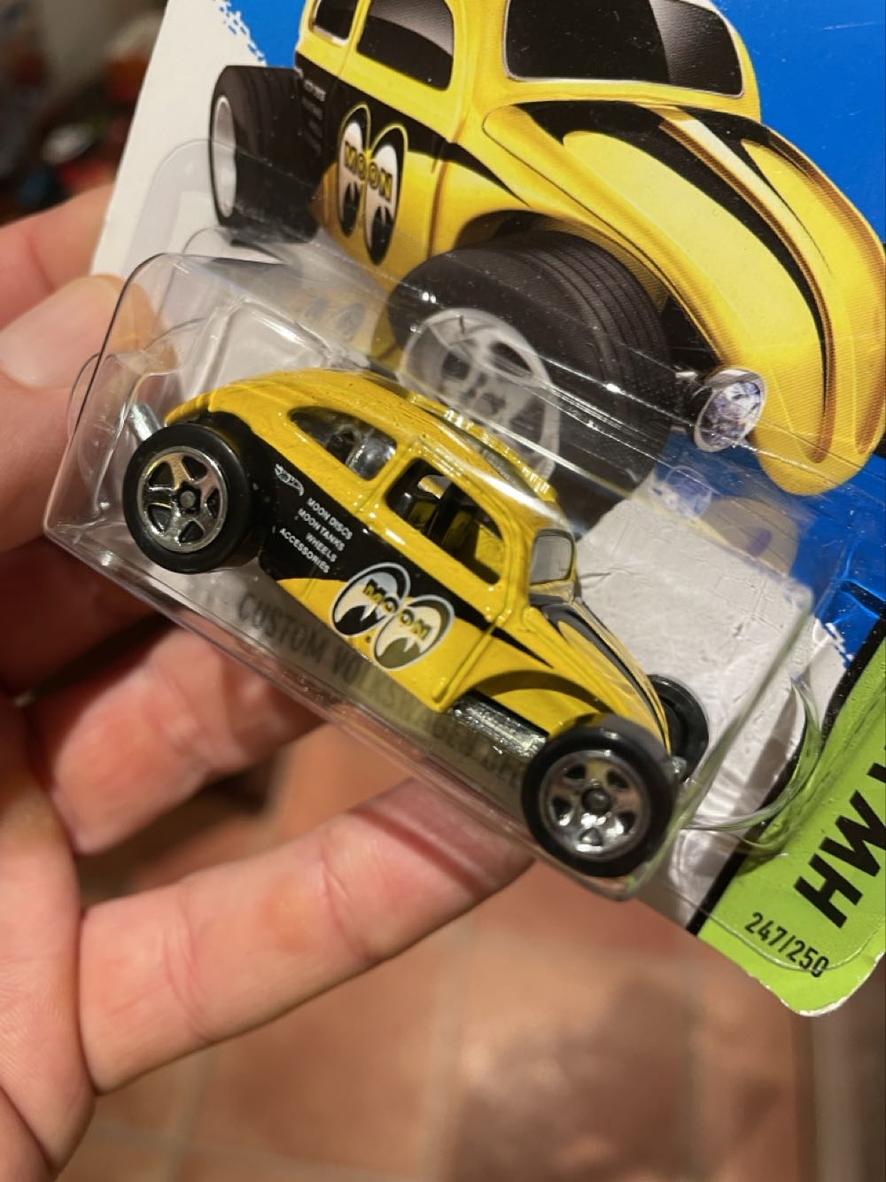 Custom Volkswagen Beetle - HW Workshop - 2014 toy car collectible - Main Image 4