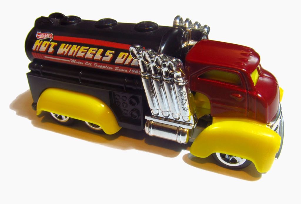 Fast Gassin’ - HW City Works Series toy car collectible - Main Image 2