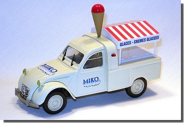 Bathurst 2010 - HRT Anniversary Scheme - Garth Tander and Cameron McConville