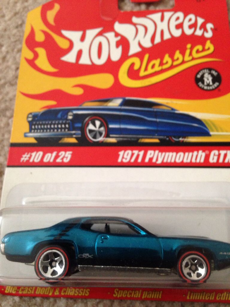 1971 PLYMOUTH®️GTX~HOT WHEELS®️ CLASSICS - 2005-HOT WHEELS®️ CLASSICS toy car collectible - Main Image 1