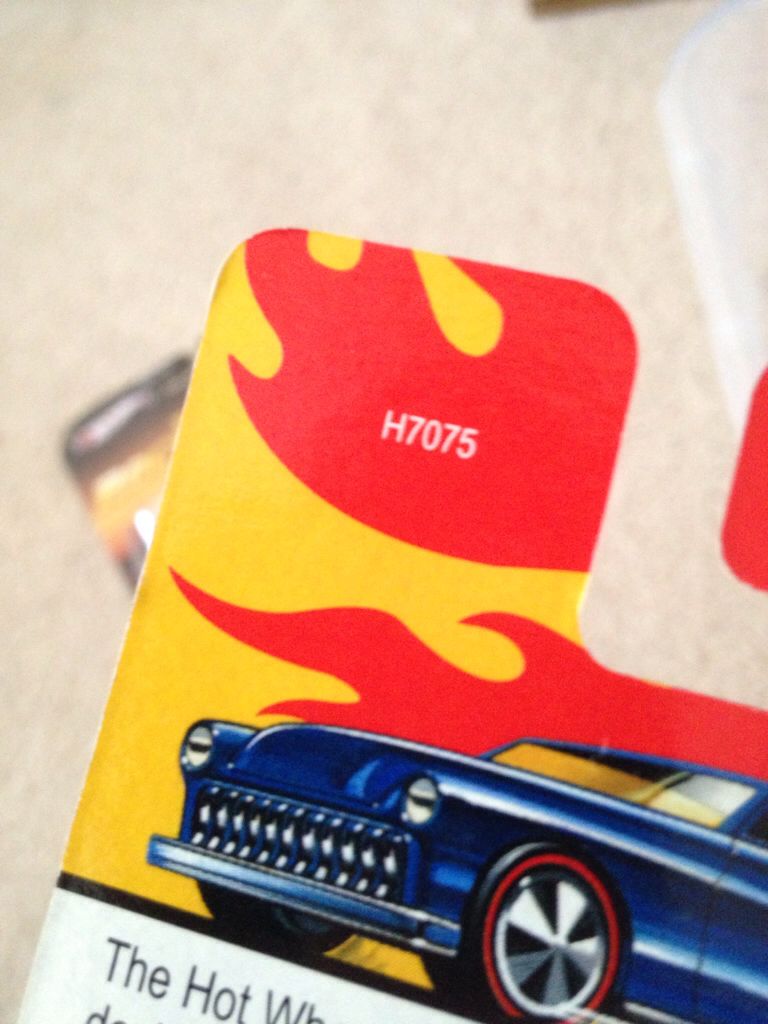 1971 PLYMOUTH®️GTX~HOT WHEELS®️ CLASSICS - 2005-HOT WHEELS®️ CLASSICS toy car collectible - Main Image 2