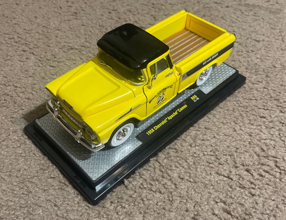 1958 CHEVROLET APACHE CAMEO - M2 Machines toy car collectible - Main Image 2