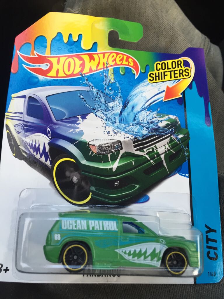 TOMICA 114 - JSDF LIGHT ARMOURED VEHICLE