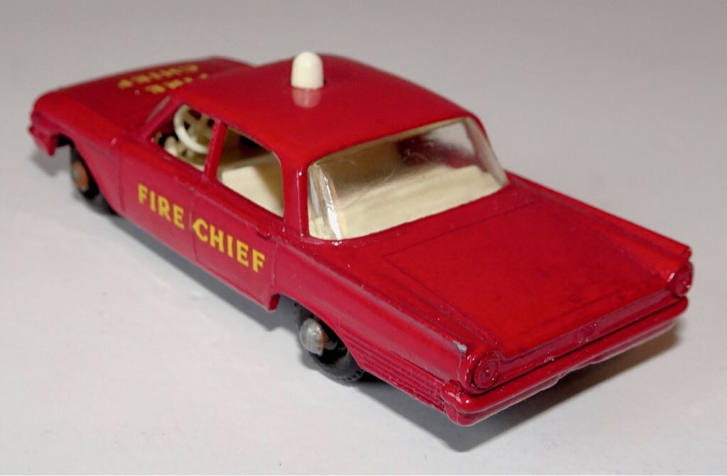 Ford Fairlane Fire Chief Car 59B-5 - 1-75 Matchbox toy car collectible - Main Image 2