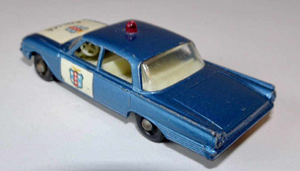 Ford Fairlane Police Car 55B-8 - 1-75 Matchbox toy car collectible - Main Image 2