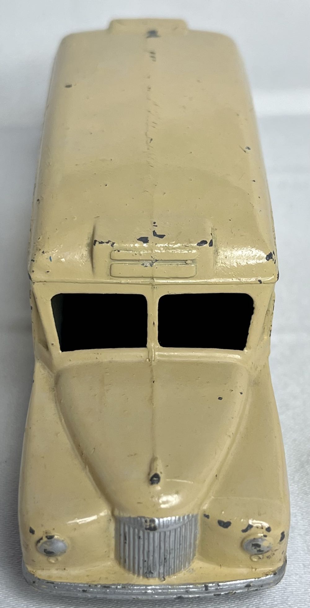 Daimler Ambulance 253 - Daimler Ambulance toy car collectible - Main Image 3