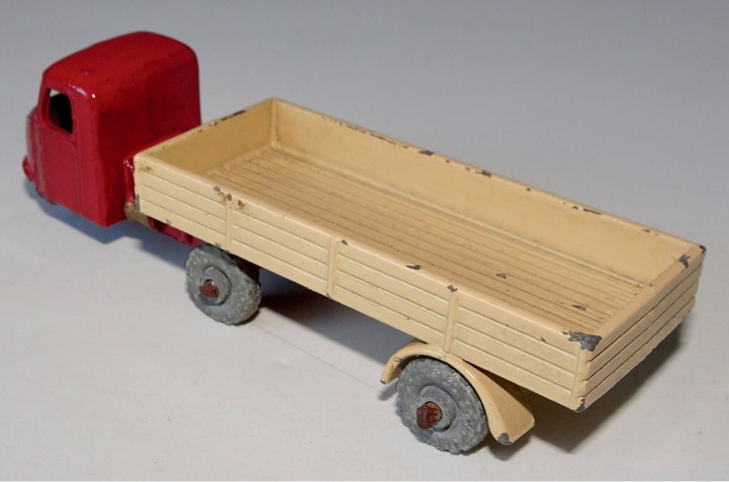 Mechanical Horse & Trailer 10B-1 - 1-75 Matchbox toy car collectible - Main Image 2