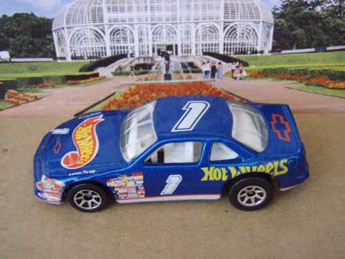 Luminar Stocker - 1995 Race Team toy car collectible - Main Image 2