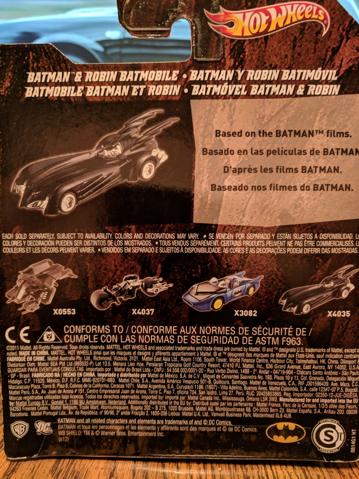 Batman | Batman & Robin: Batmobile - Batman Series 1:50 Scale toy car collectible - Main Image 2