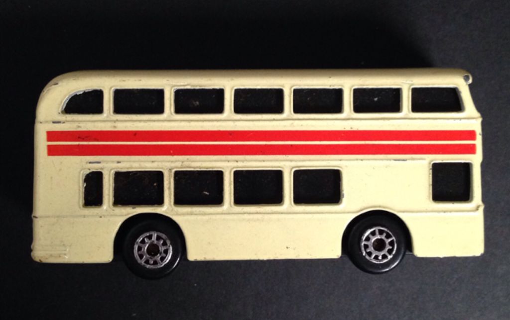 Maisto Double Decker Bus  toy car collectible - Main Image 1