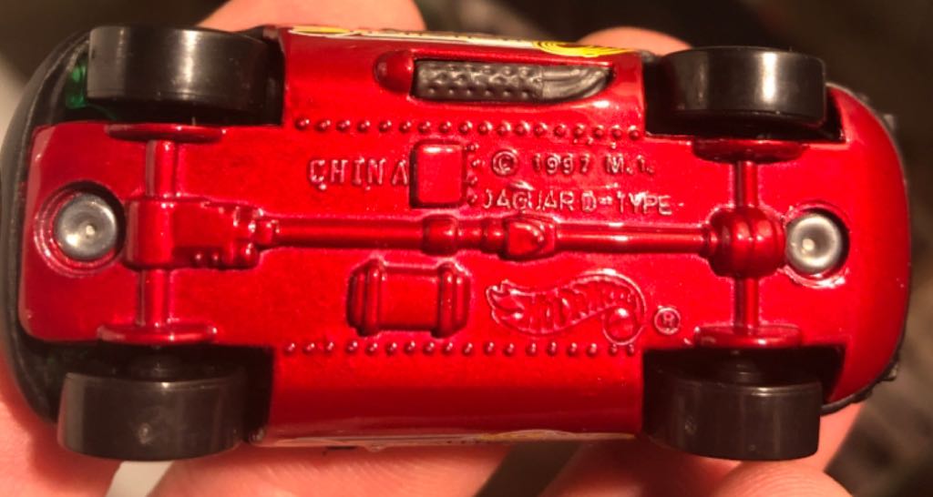 Jaguar D-Type - Hot Wheels Anime toy car collectible - Main Image 2