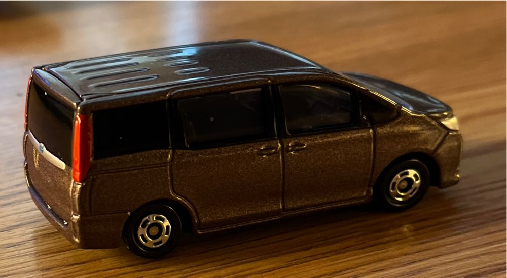 35.2 Toyota Noah - VIETNAM - Takara Tomy Regular toy car collectible - Main Image 2