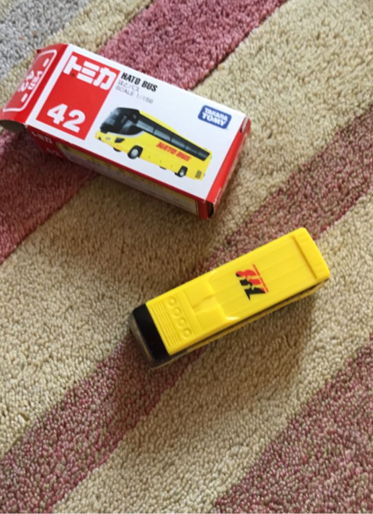 Hato Bus - Takara Tomy Regular toy car collectible - Main Image 2