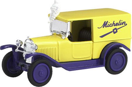 17.2 Nissan March Police Car - VIETNAM