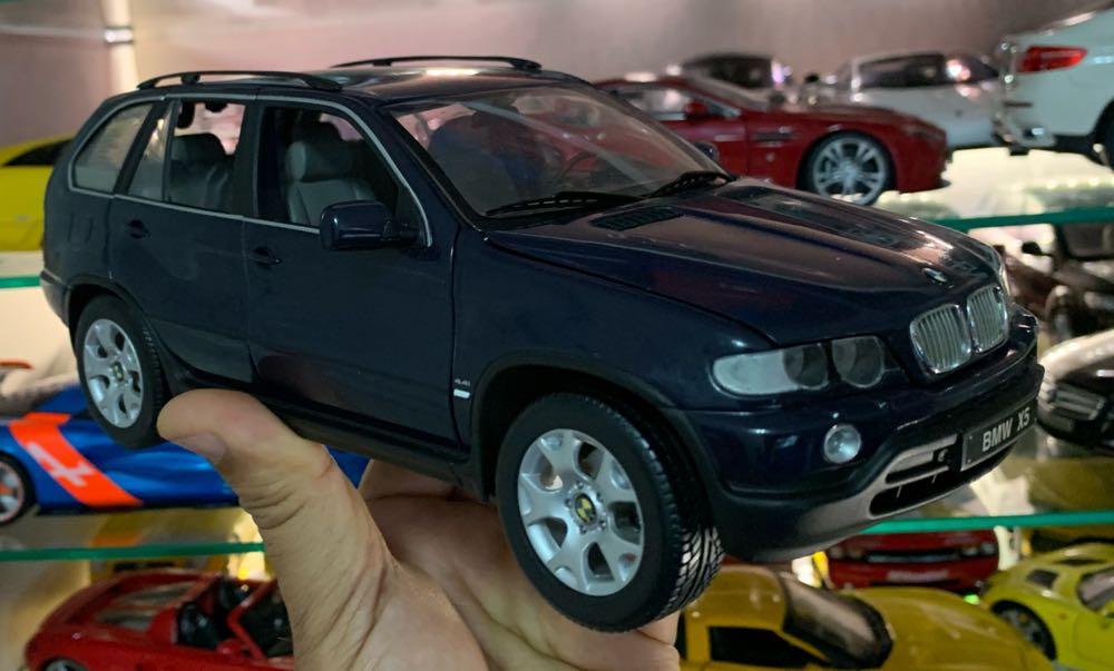 BMW X5 - MBX Heroic Rescue toy car collectible - Main Image 4