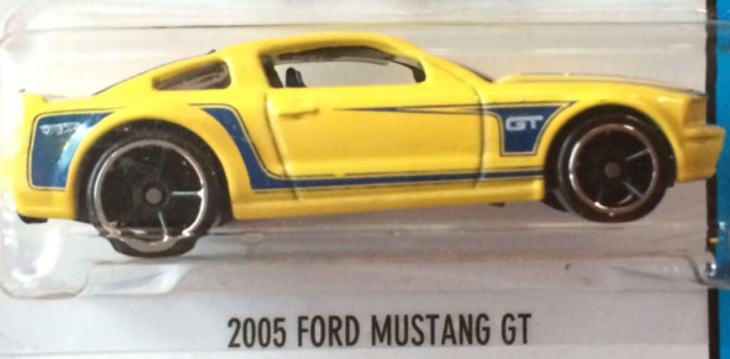 Ford Mustang GT 2005  toy car collectible - Main Image 2