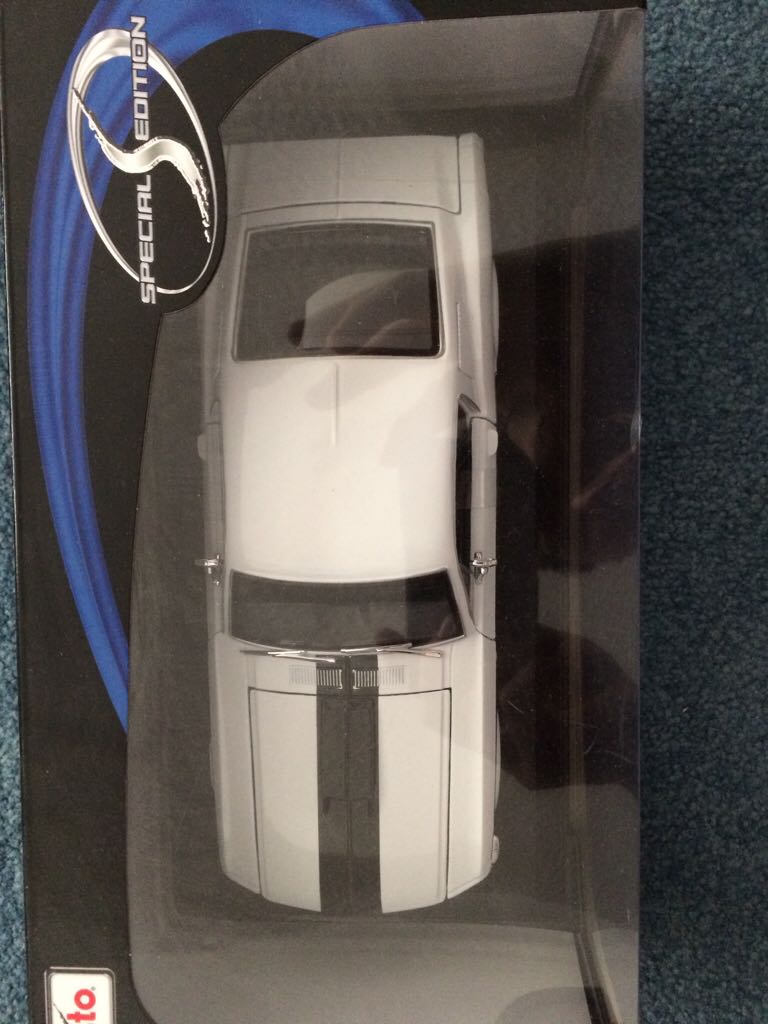 1968 Ford Mustang GT Cobra Jet - Maisto Special Edition toy car collectible - Main Image 2